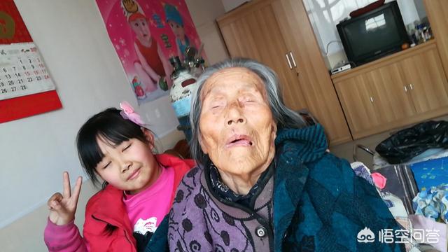 善良的背后:一个人在背后算计人，同时又很善良，该怎么理解