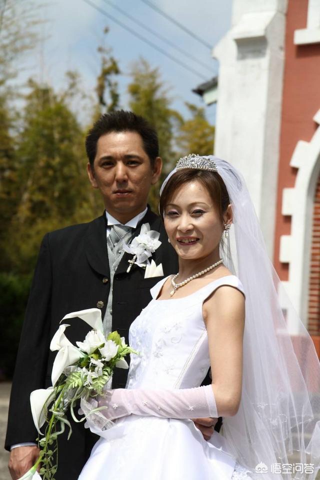 张艾嘉老公:38岁离异女带着14岁儿子与23岁男友结婚，该相信爱情吗