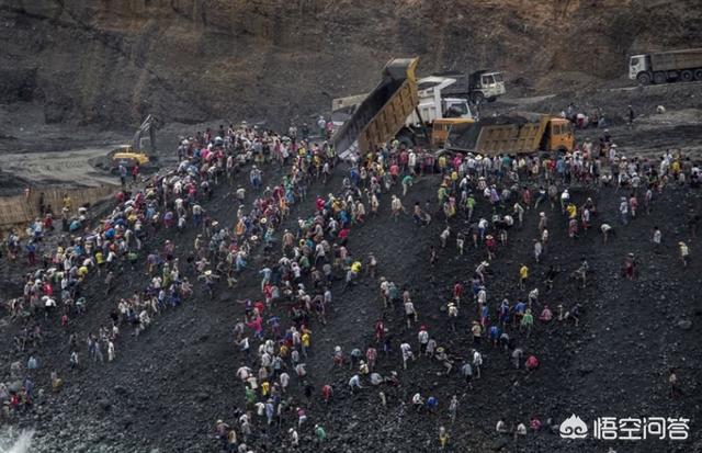 什么样的石头里面有翡翠,缅甸翡翠矿上出的石头是翡翠吗？