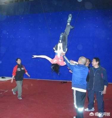 杨臭脚:怎样看微博上‘‘刘亦菲，诈捐犯’’的事件