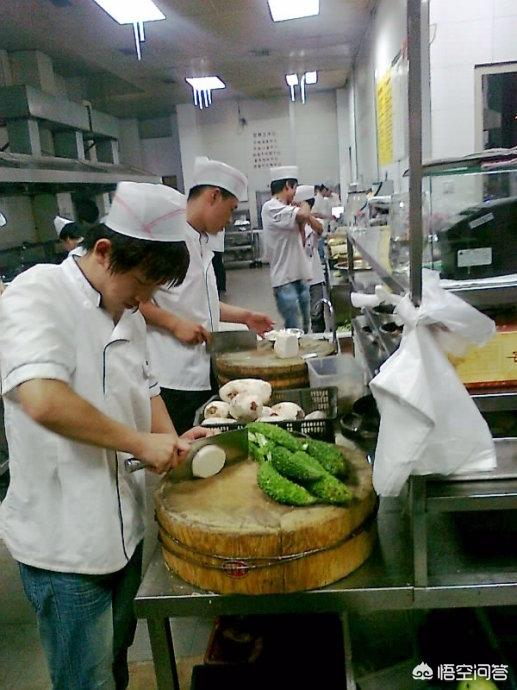 厨师行业,什么是打荷?