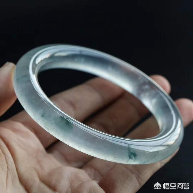 翡翠种水图片,总有人说翡翠的种水，种水到底是啥？