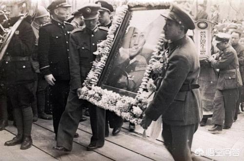 戴笠死亡之谜:戴笠一死，杜月笙为何欲跳楼自杀？