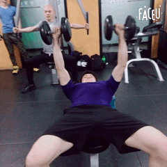大胸照:胸大肌多久能练起来为什么我的胸肌总是练不起来