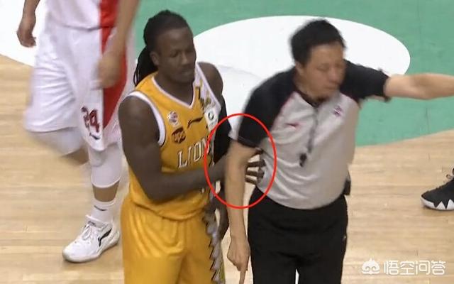 柯凡停职:韦德在热火最后的一场比赛，主持人柯凡为什么会哭？