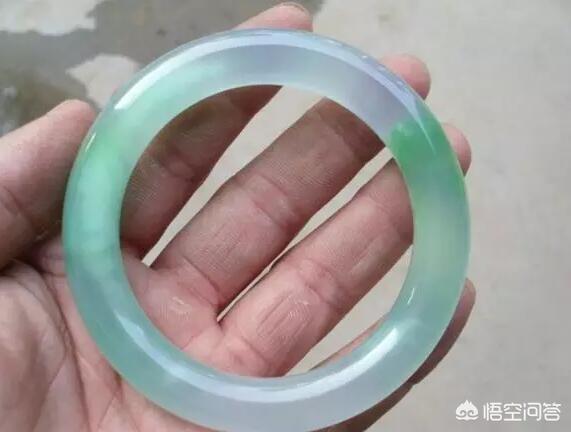 几百块钱的玉镯是真的吗,淘宝上卖几百块的翡翠靠谱吗？