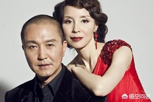 候勇的妻子:《人民的名义》中，侯勇给农村母亲每月寄300元，够花吗？