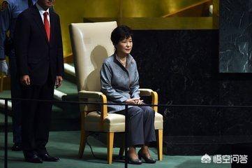 朴槿惠获释 粉丝挥应援棒喊我爱你，朴槿惠如何做才能无罪释放？