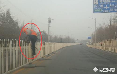 横穿马路成俊:开车撞了横穿马路的行人要负多大责任