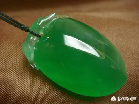 鉴定翡翠真假小妙招,鉴别翡翠，最简单的方法是什么？