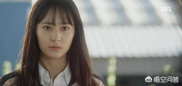 颧骨高:颧骨高的女生留什么样的发型好看