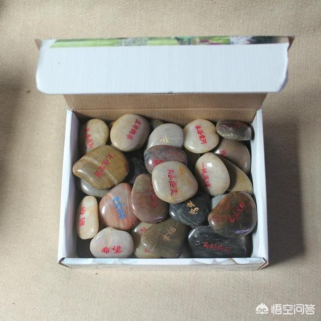 玻璃陨石价格:黑玻璃陨石的价位如何，前景如何？