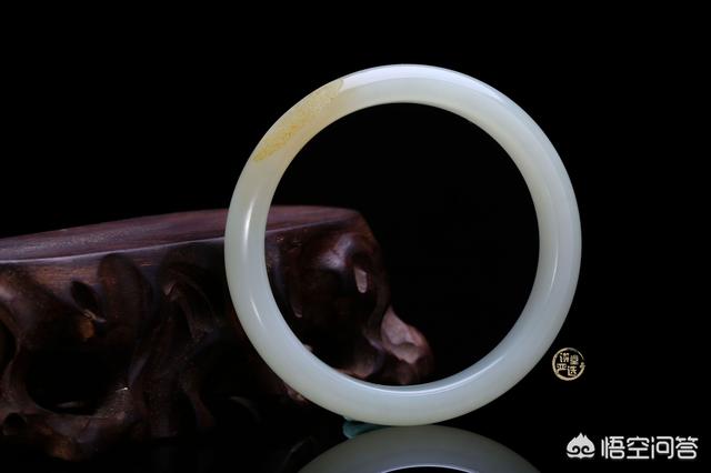 玉镯的由来及故事,古代有的女子为何要戴手镯？