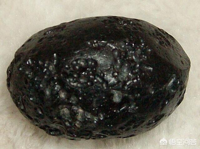 玻璃陨石价格:黑玻璃陨石的价位如何，前景如何？