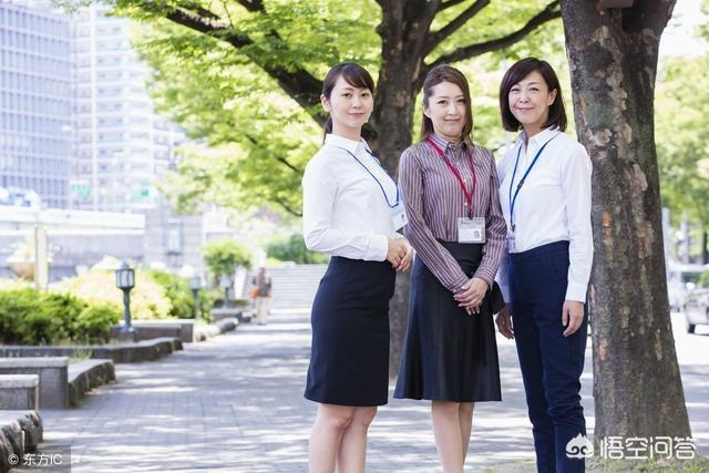 头条问答 职场女性的穿着应该是什么样子 12个回答