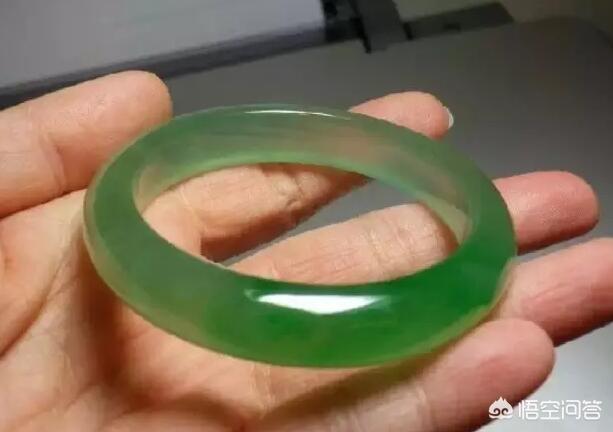 几百块钱的玉镯是真的吗,淘宝上卖几百块的翡翠靠谱吗？