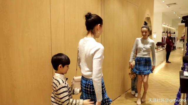 董洁牵手儿子现身:马雅舒、董洁应该参加亲子节目吗？