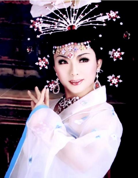 小灿反串:有哪些男星的女装照可以以假乱真？