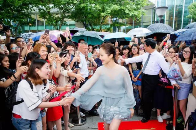 女演员阳光:国内电影演员里，你们最喜欢哪位女演员？为什么？