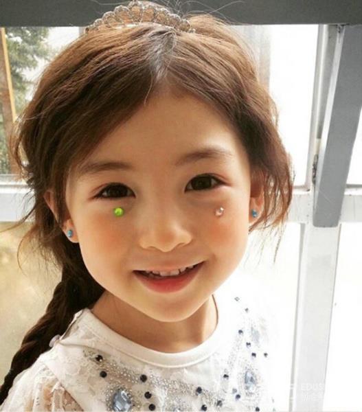 陈道明女儿成长照曝光:家里有个女儿是什么体验？
