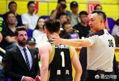 乔柏华:闫军、乔龙升，谁是CBA第一金哨