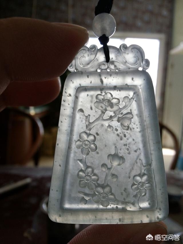 灯光下翡翠的棉絮图片,翡翠里的雪花棉是怎么回事？