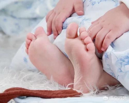 头条问答 - 四岁的孩子晚上睡觉时腿和脚总是放被窝外面,冬天也是