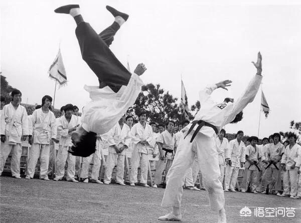 李小龙和丁佩一天8次:如果泰森和李小龙过招，谁能笑到最后？
