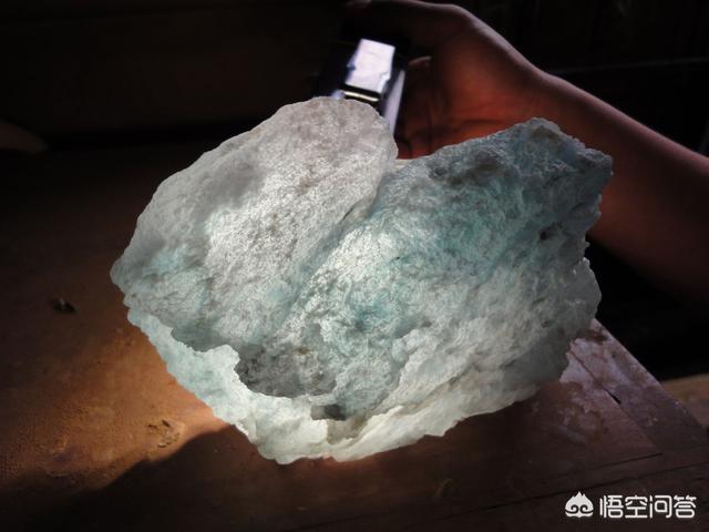 翡翠白皮料是什么场口,翡翠原石拖沙是什么意思？