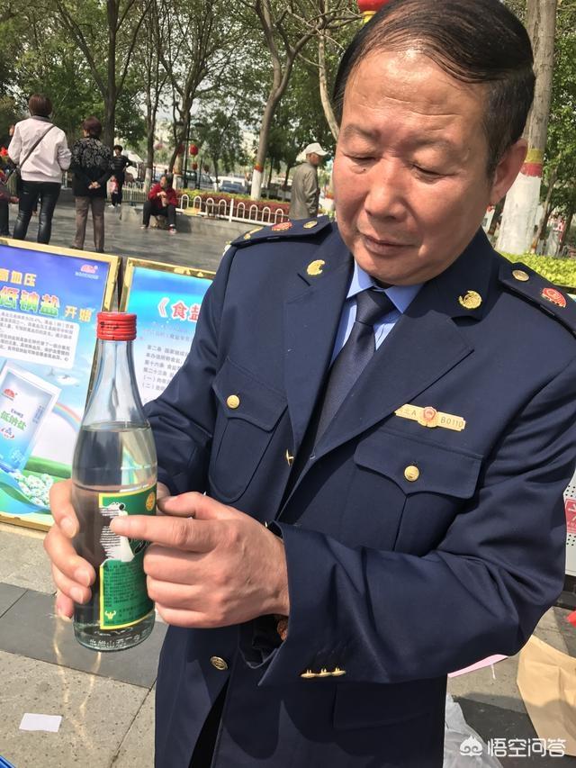 如何快速鉴别假酒？