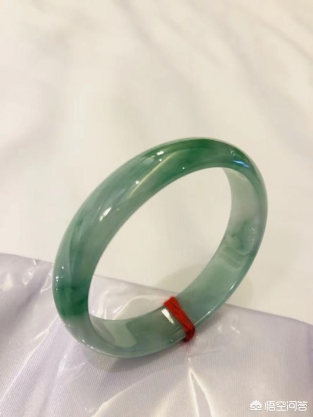 玉镯断了修复好还能戴吗,修复后的翡翠玉石首饰是否还可以佩戴？