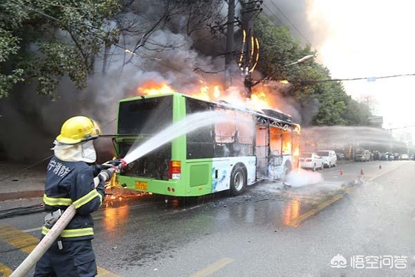 新能源大巴车，北京蟹岛着火，着火车辆均为新能源大巴车，你怎么看？