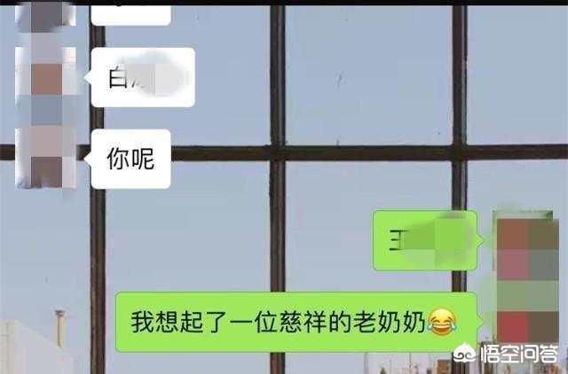 如果女生微信聊天时只回复你一两个字，你该怎么办(女生喜欢你的30个表现)