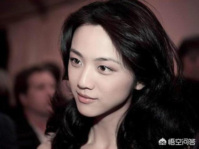 圈内有哪些女星长了一张清纯脸却非得走性感风？