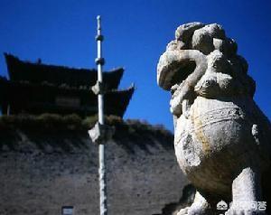 金庸小说《天龙八部》中的雁门关在哪里？雁门关是否真的如书中所说有一首诗？