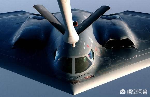 美军B-2轰炸机在基地紧急迫降，1974年服役的超音速轰炸机B-1，距离退役还有多远