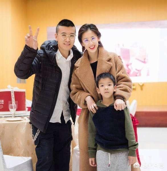 哈文的父亲:李咏和哈文感情那么好，李咏已走几年了，哈文会改嫁吗