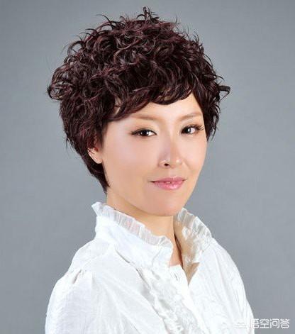 中年女人烫发发型图片