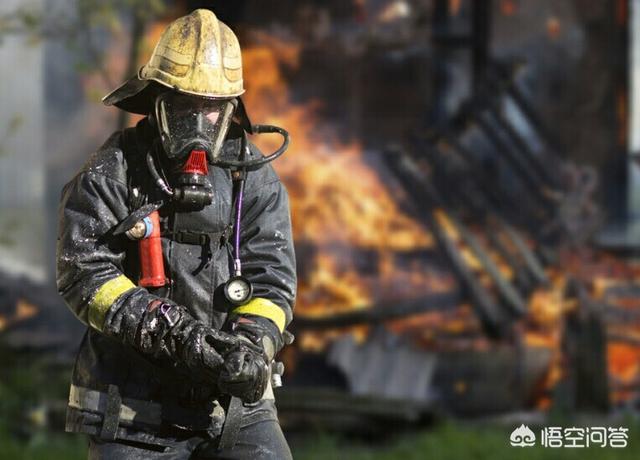 大连市场火灾致8死 1名消防员殉职，怎么看待消防员这个职业？