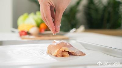 减肥鸡胸肉怎么做，减肥期间可以吃的鸡肉沙拉该怎么做