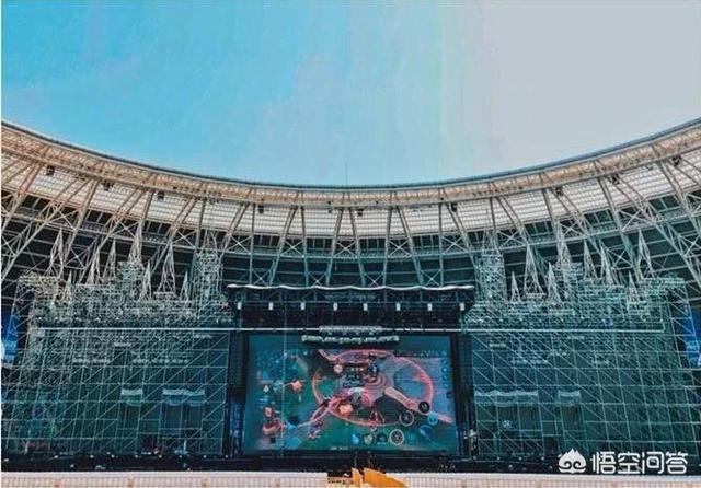 周杰伦调侃五月天:怎么看五月天主唱阿信在演唱会中用演唱会屏幕打《王者荣耀》