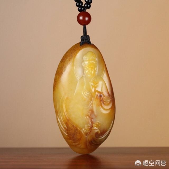 气质高贵的白冠噪鹛:如何区分和田玉黄皮籽料、黄沁籽料和黄玉籽料？