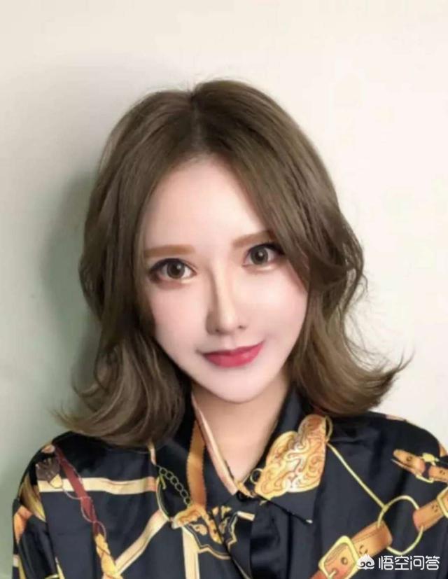 短发型女图片<a href=https://maguai.com/list/50-0-0.html target=_blank class=infotextkey><a href=https://maguai.com/list/50-0-0.html target=_blank class=infotextkey>时尚</a></a>气质:短发也想烫一下，怎么弄<a href=https://maguai.com/list/50-0-0.html target=_blank class=infotextkey><a href=https://maguai.com/list/50-0-0.html target=_blank class=infotextkey>时尚</a></a>感会比较强？
