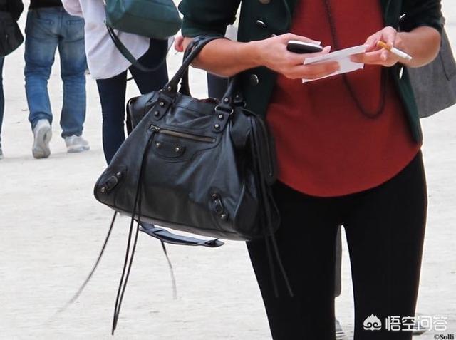 包包mink是什么颜色:哪些款式的包包最百搭、一年365天都能背？