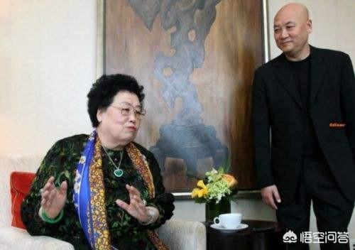 哈文的父亲:李咏和哈文感情那么好，李咏已走几年了，哈文会改嫁吗