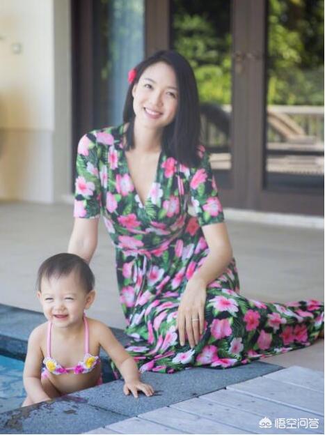 张梓琳腋下现疤痕:如何评价张梓琳在国内的地位？在娱乐圈呢？
