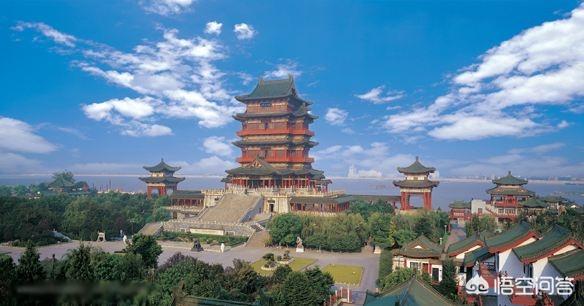 范仲淹的《岳阳楼记》,王勃的《滕王阁序》,您认为谁写得更好？