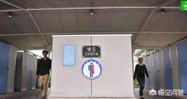 我孩子10岁，上2年级，在学校分不清男女厕所怎么办