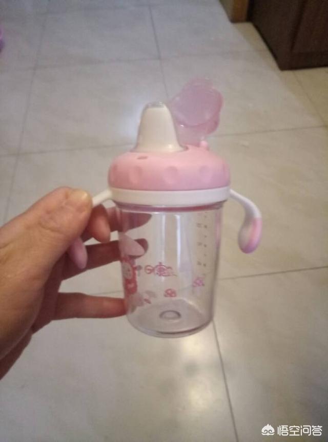 婴儿不喜欢喝水办:婴儿不喜欢喝水有什么好办法吗 八个月宝宝不爱喝水怎么办？