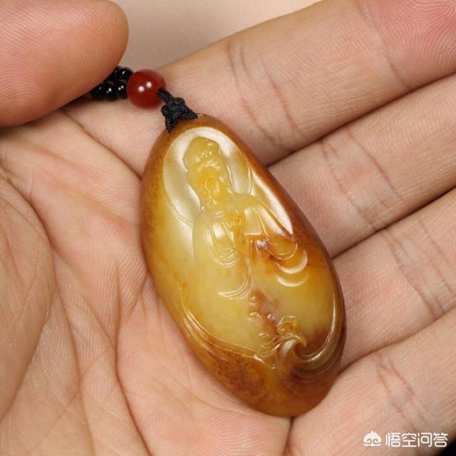 气质高贵的白冠噪鹛:如何区分和田玉黄皮籽料、黄沁籽料和黄玉籽料？